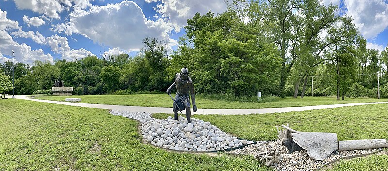 File:Osage hunts beaver sculpture front.jpg