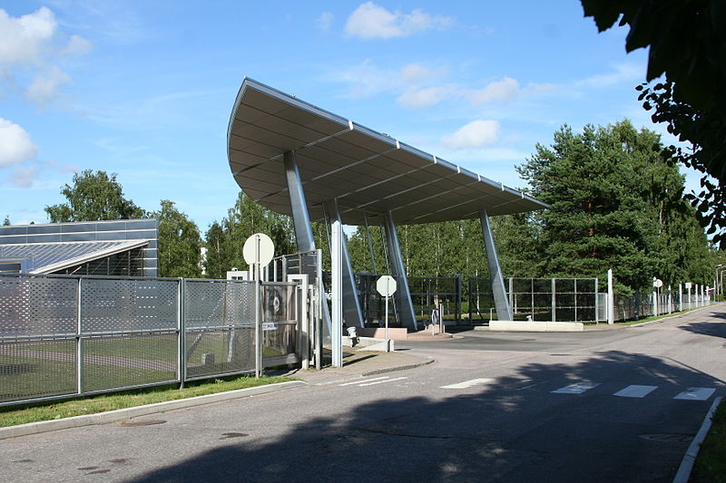 File:Outokumpu HDQTRS gate and canopy.jpg