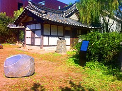 Der Hanok im Zentrum von Paju Book City ist ein Symbol für den Wunsch der Stadt, sich in ihre Umgebung einzufügen.