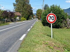 Limitation de vitesse inférieure de celle résultant de la réglementation générale hors agglomération.