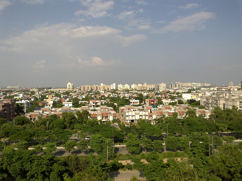 Archivo:Panoramic view of Greater Noida.jpg