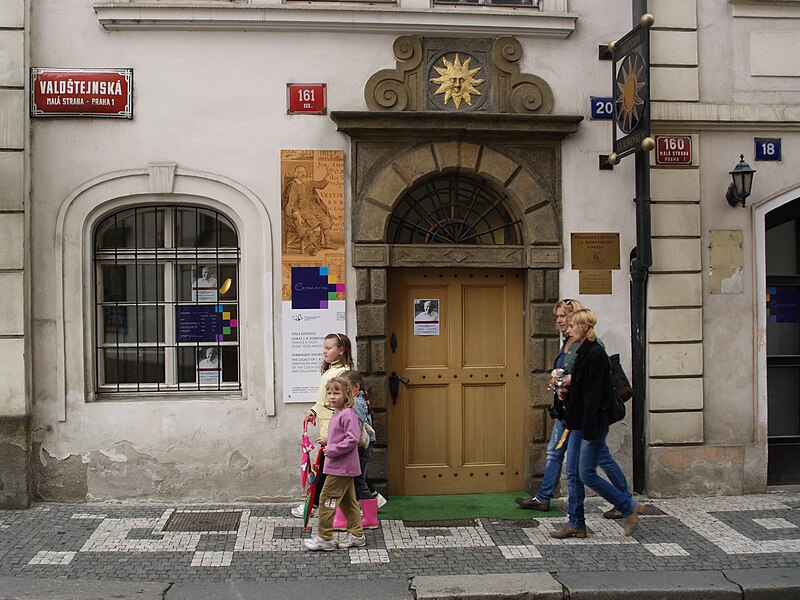 File:Pedagogical museum of J. A. Comenius in Prague - main entrance - Valdstejnska 20.JPG