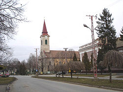 Landsbyens centrum med den katolske kirke