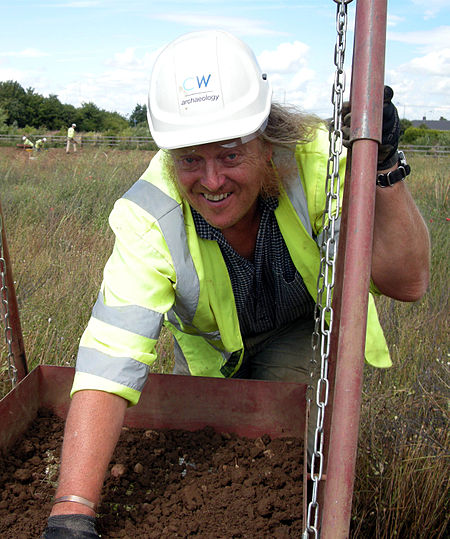 Phil Harding Sifting for flint near A46.jpg