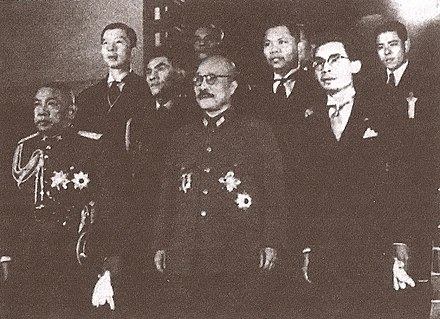Phraya Phahon (far left), Thawan Thamrong (left), and Direk Jayanama (right) with Hideki Tōjō (center) in Tokyo 1942