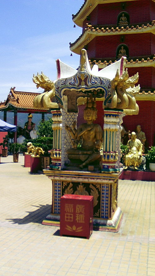 Phra Phrom di Ten Thousand Buddhas Monastery, Sha Tin, Hong Kong