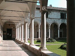 Piadena - Cloître de l'ancien couvent Gerolimini.JPG