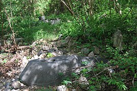 Pedra gravada de Moho e o antigo lavadouro 1.JPG