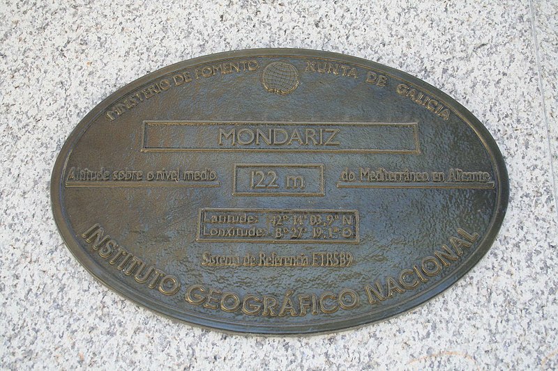 File:Placa altimétrica no concello de Mondariz.jpg