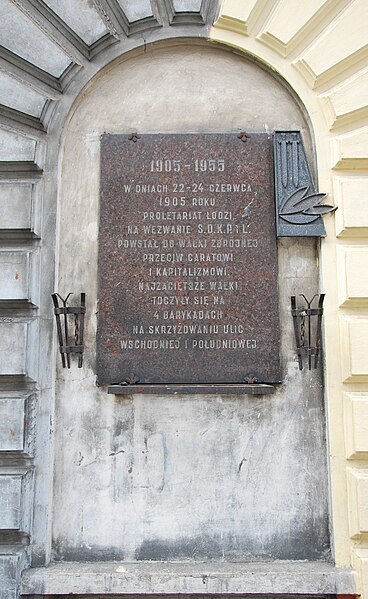 File:Plaque dedicated to 1905 year Revolution, Łódź Rewolucji 1905 r. Street.jpg