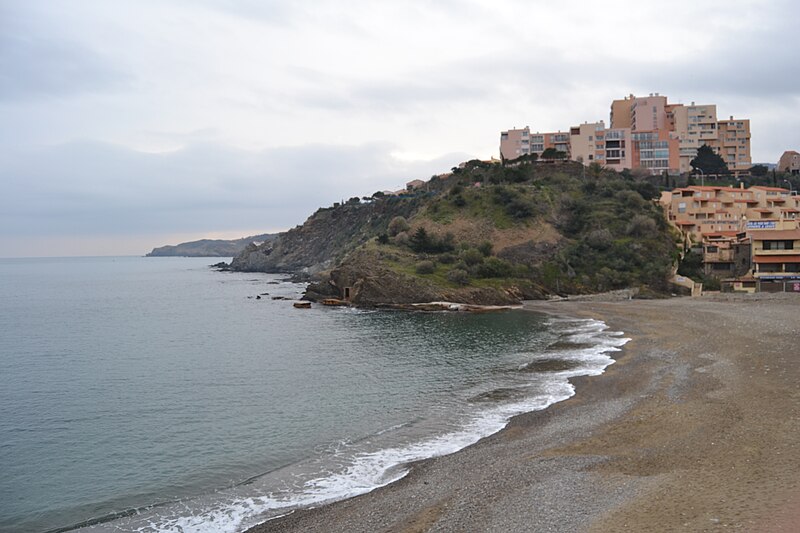 File:Platja de les elmes.JPG