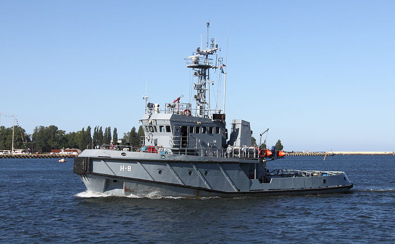 File:Polish navy tugboat.JPG