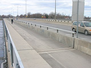 <span class="mw-page-title-main">Taschereau Bridge</span> Bridge in Canada