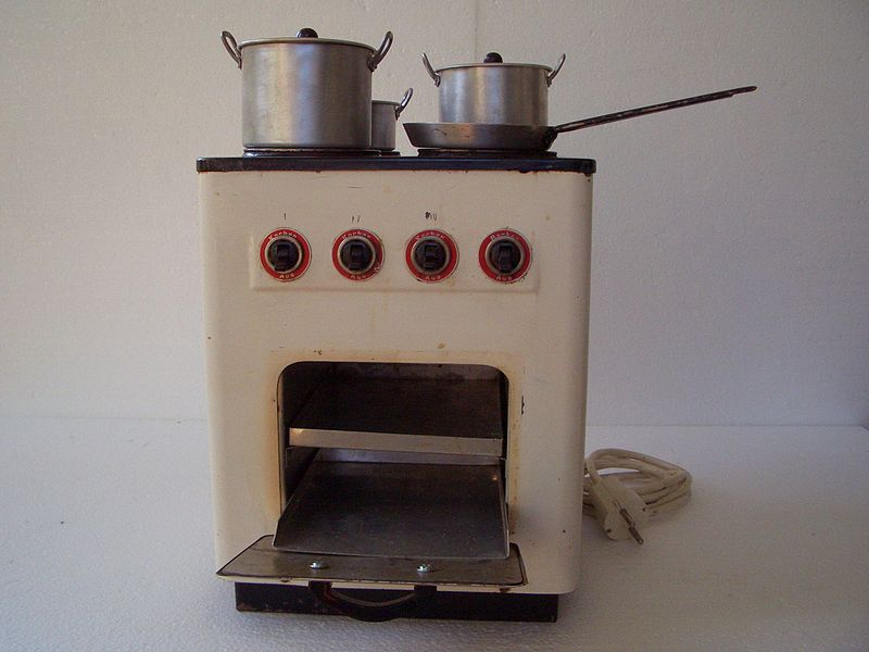 File:Puppenelektroherd1960er.jpg