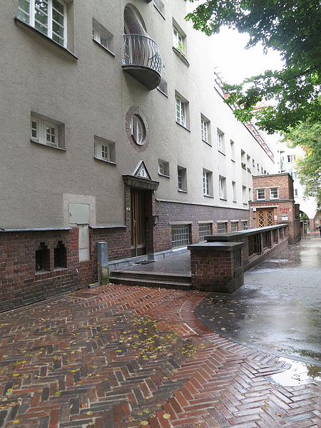 File:Rabenhof Waschsalon 3.JPG