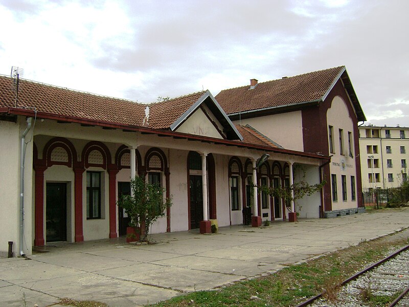 File:Railway station in Prokuplje 2.jpg