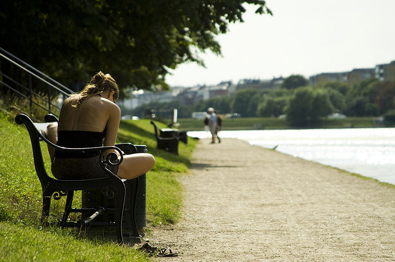 File:Reading at the Lakes (Copenhagen).jpg