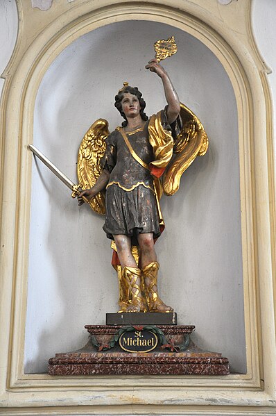 File:Reichersberg Stiftskirche Figur St Michael.jpg