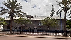 Rockingham Hotel, Western Australia, dilihat dari Kent Street, Maret 2020.jpg