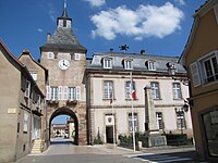 3.Porte haute de l'enceinte extérieure dite "Porte de la Mairie"