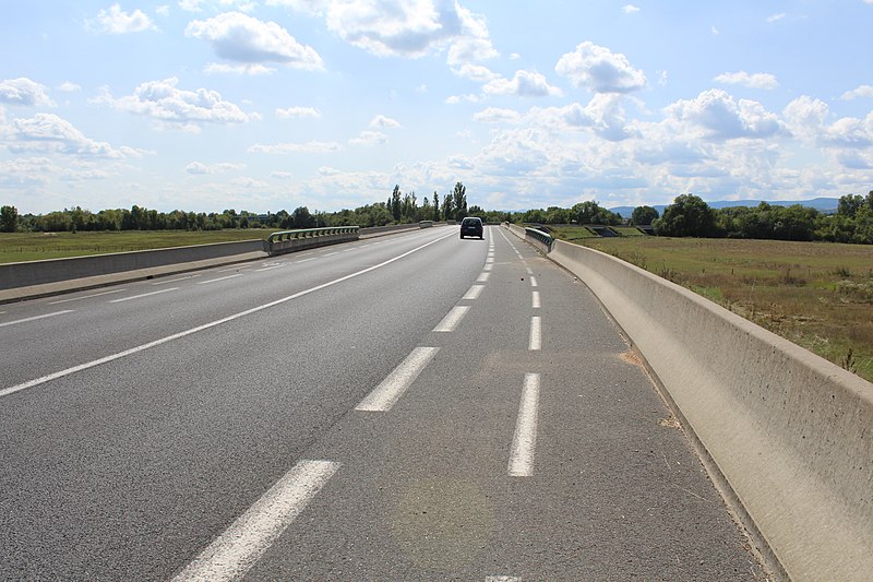 File:Route D879 Crottet 2.jpg