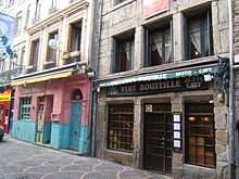 Rue des Martyrs de Vingré dans la zone piétonnière.