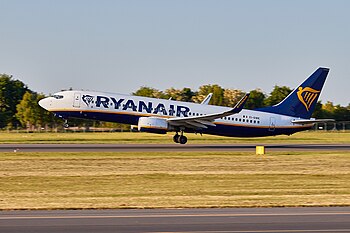 Самолёт Boeing 737-800 ирландской бюджетной авиакомпании Ryanair