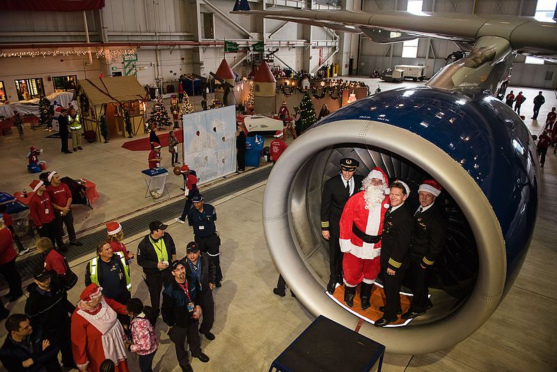 File:SEA- Holiday in the Hangar (31750659415).jpg