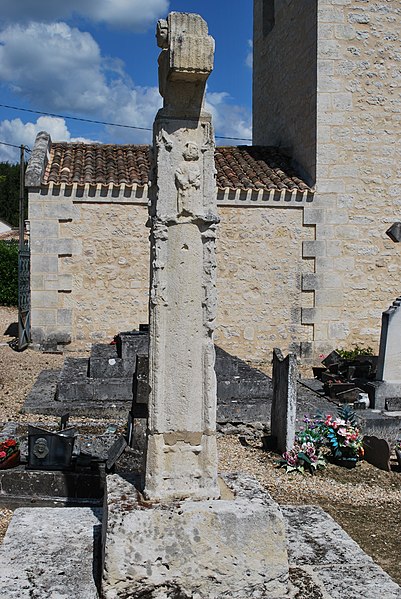 File:Saint-Aignan Croix de cimetière b.JPG