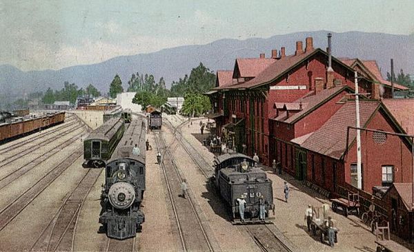 The station and yards at San Bernardino in 1915. A year later, the station was destroyed by fire.