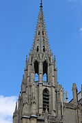 Cúspide de la torre derecha