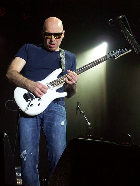 Satriani 2010 13 12 1112.jpg