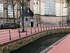 Cours d'eau, le Sint-Jansbeek, traversant la ville.