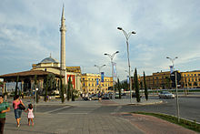 Der Skanderbeg-Platz mit der Et’hem-Bey-Moschee und dem Gebäudeensemble der Ministerien