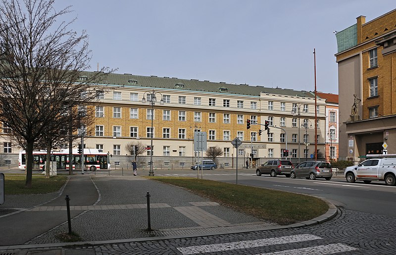 File:Smetanovo square, east part, Pardubice.jpg