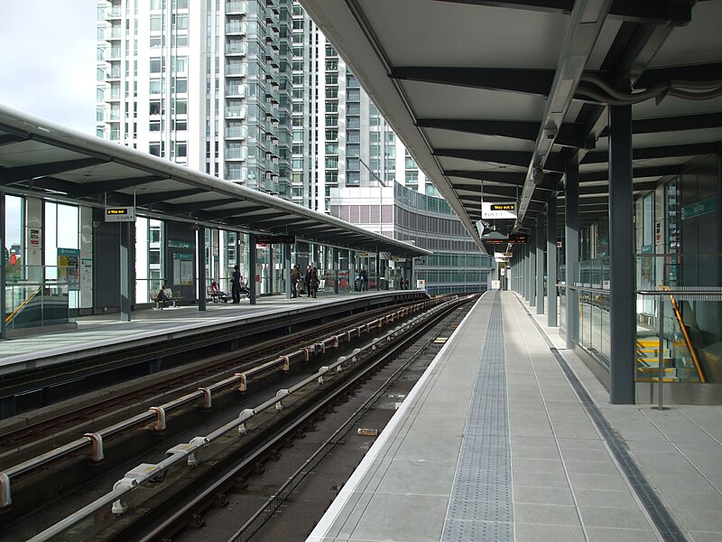 File:South Quay new DLR stn look west.JPG