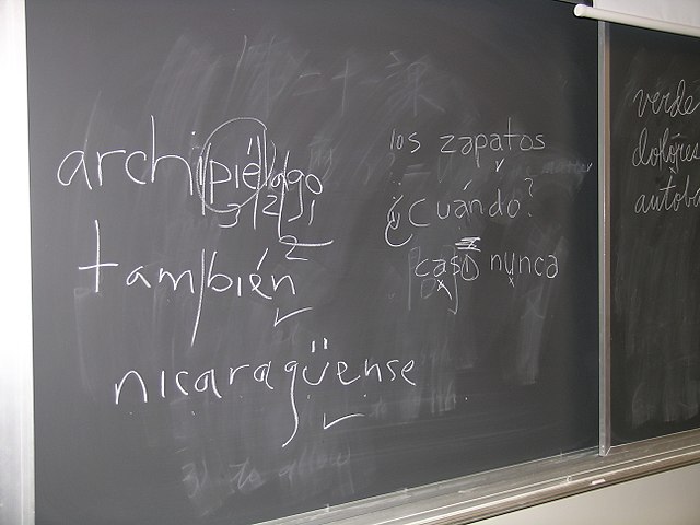 Blackboard used in class at Harvard shows students' efforts at placing the diaeresis and acute accent diacritics used in Spanish orthography.