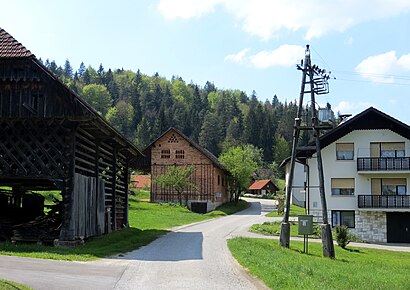 How to get to Spodnje Duplice with public transit - About the place