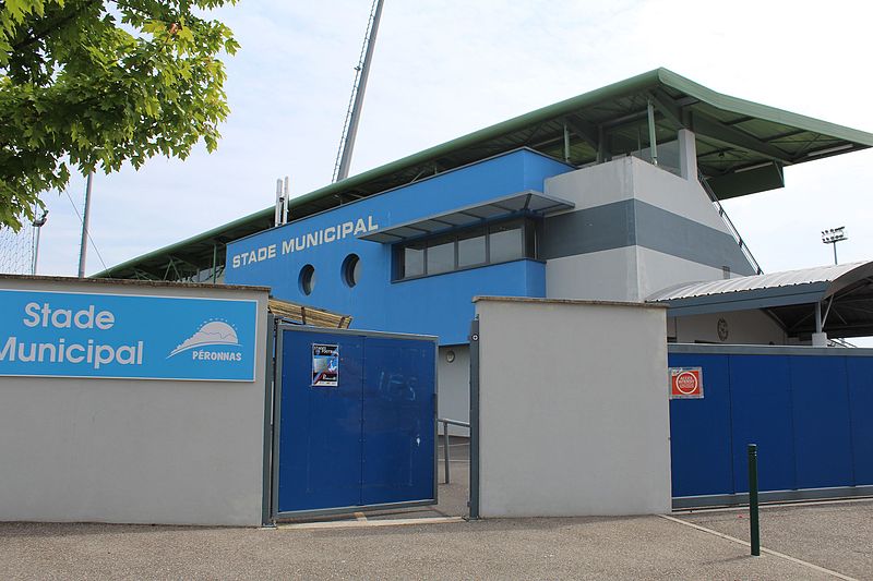 File:Stade municipal Péronnas 01.jpg