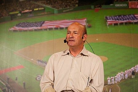 Stan Kasten 06-05-10 Nats Blogger Day.jpg