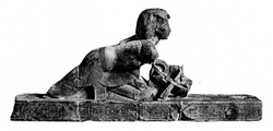 Oszorkon térdelő szobra Szeker bárkáját tolja (Karnakból)