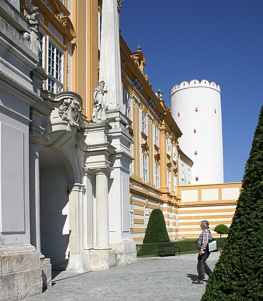 File:Stift Melk-14-2006-gje.jpg