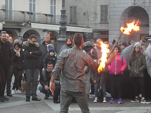 Street Performer in Como