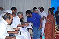 Sathish Kalathil gives memorandum to Oommen Chandy for S.R.V Music School