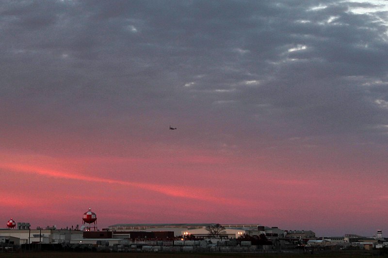 File:Sunset graces sky over MCAS Cherry Point, Osprey takes flight 141118-M-PJ332-055.jpg