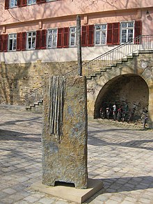 Denkmal für Lotte Zimmer in Tübingen auf dem Bursaplatz, 2011