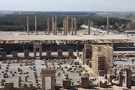 Vista aérea dos monumentos en ruínas de Persépolis.