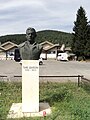 Спомен-биста на Тане Цалески пред автобуската станица во Кичево