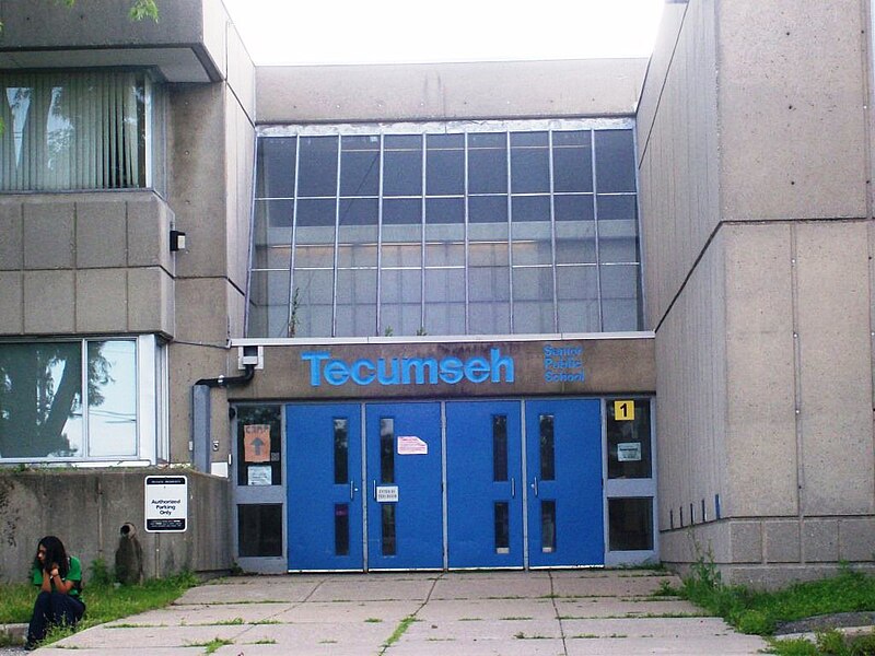 File:Tecumseh Senior Public School.JPG