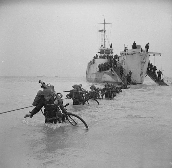 British troops wade ashore during Exercise Fabius, 6 May 1944.